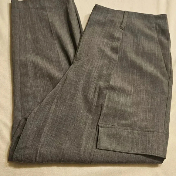 A New Day Womens Cargo Pleated Front Pants Size 10 Grey Front Pockets - Picture 3 of 6